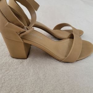 Cityclassified Block Heels Tan Size 6.5
